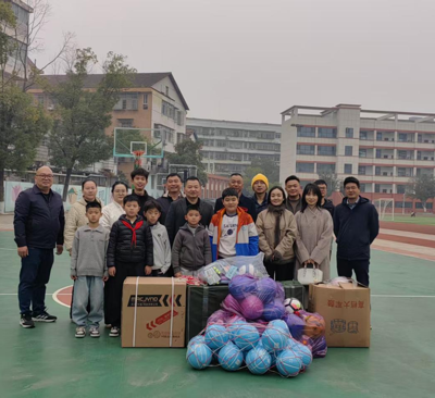 爱心助学暖校园 同心筑梦育新苗